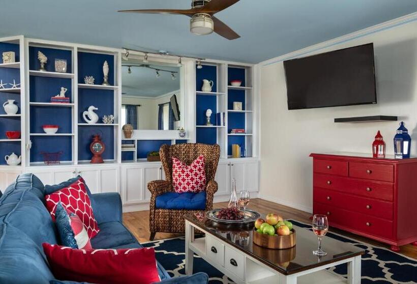 جناح سرير كينج, Bayfront Marin House