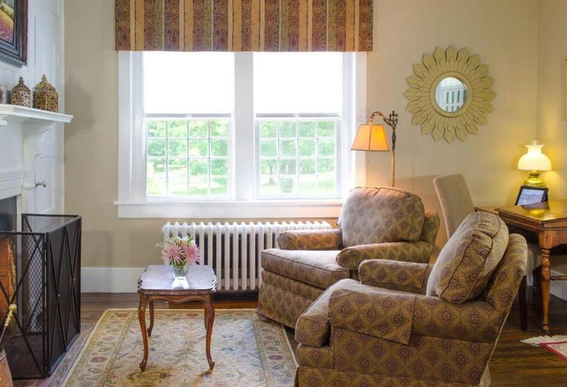 Люкс Повышенной Комфортности, Hillbrook Inn & Spa