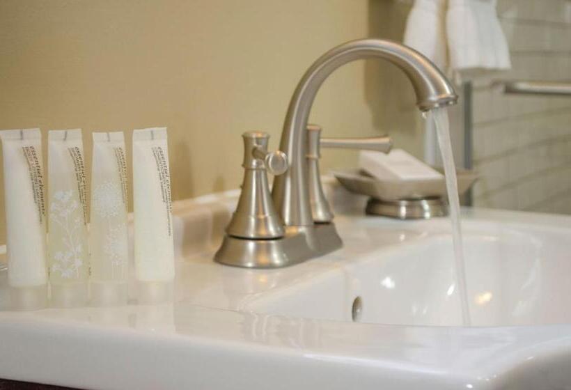 Люкс Повышенной Комфортности, Hillbrook Inn & Spa