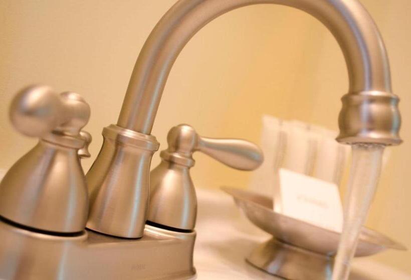 Номер Стандарт с Балконом, Hillbrook Inn & Spa