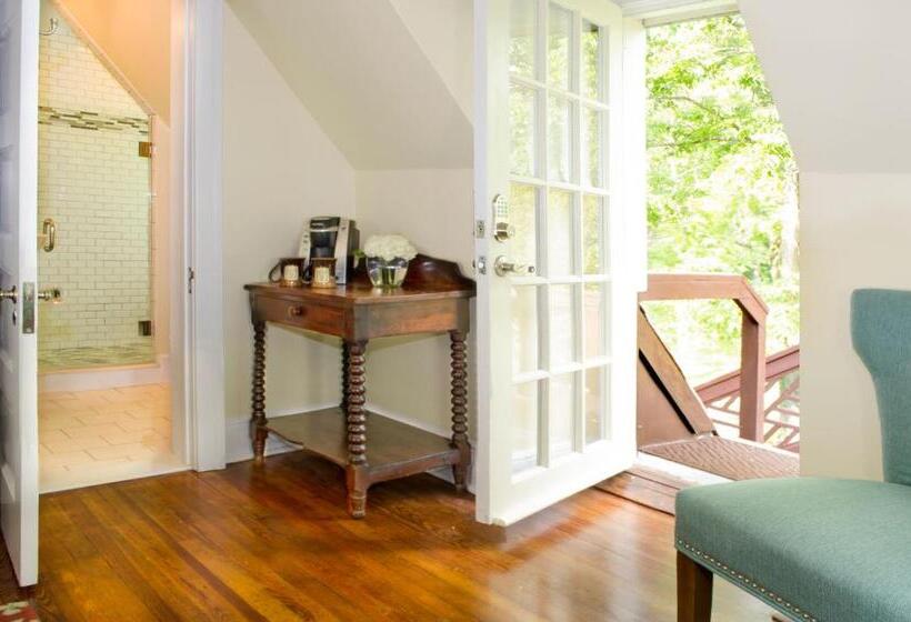 Номер Стандарт с Балконом, Hillbrook Inn & Spa