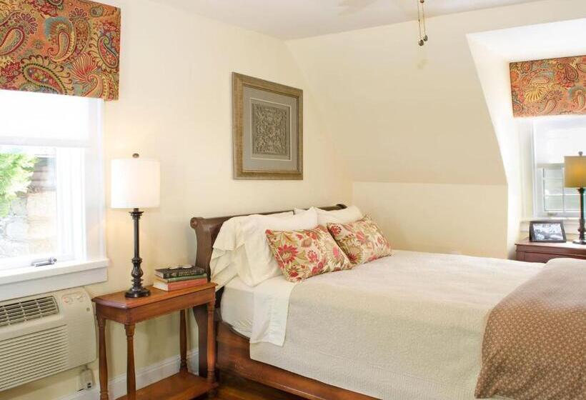 Номер Стандарт с Балконом, Hillbrook Inn & Spa