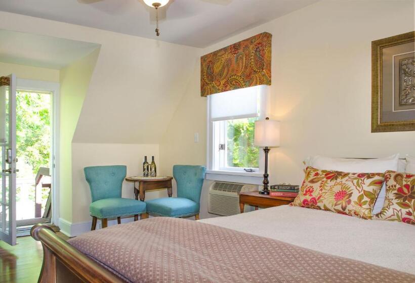 Номер Стандарт с Балконом, Hillbrook Inn & Spa