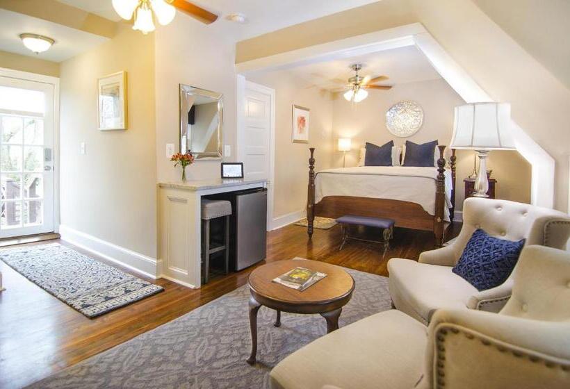 Номер Стандарт с Балконом, Hillbrook Inn & Spa