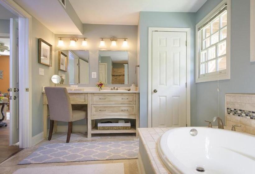 Люкс Повышенной Комфортности, Hillbrook Inn & Spa