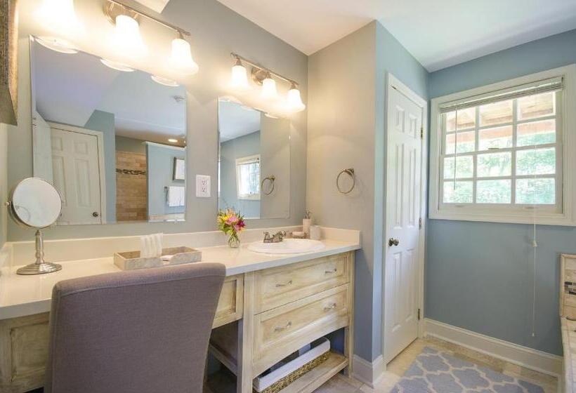 Люкс Повышенной Комфортности, Hillbrook Inn & Spa