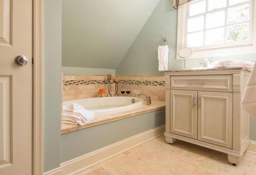 Люкс Deluxe Кровать Кинг, Hillbrook Inn & Spa