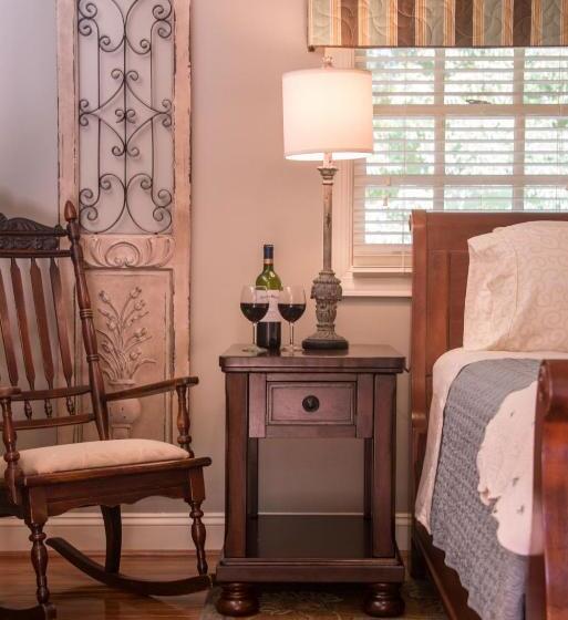 Люкс Deluxe Кровать Кинг, Hillbrook Inn & Spa