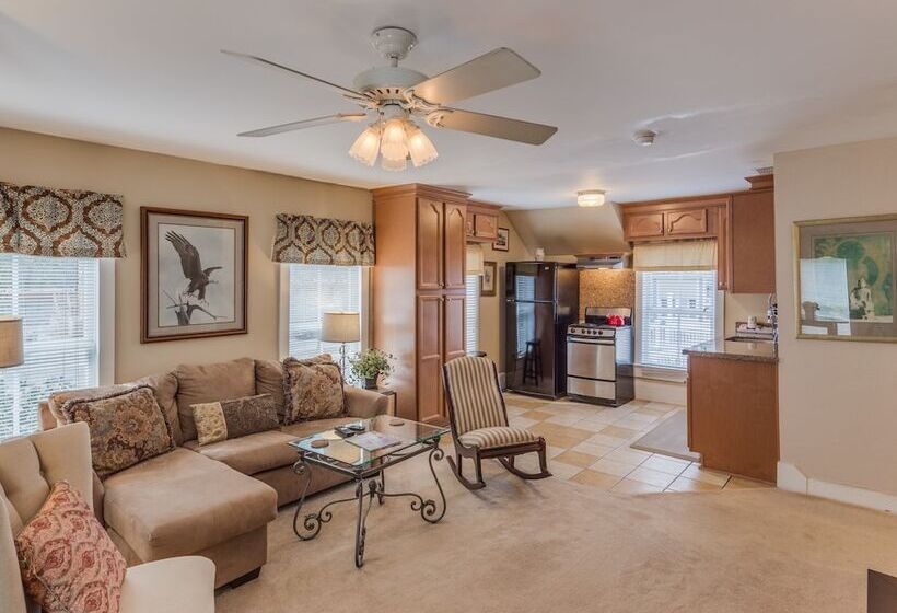 شقة غرفة واحدة, Riverdale Inn