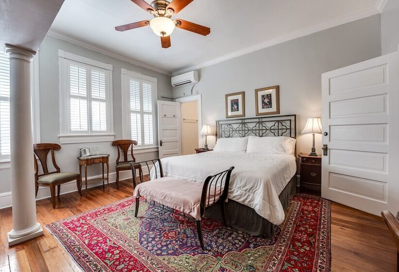 اتاق استاندارد, Riverdale Inn