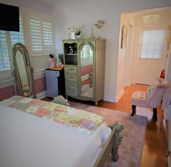 Quarto Basic, The Artist House