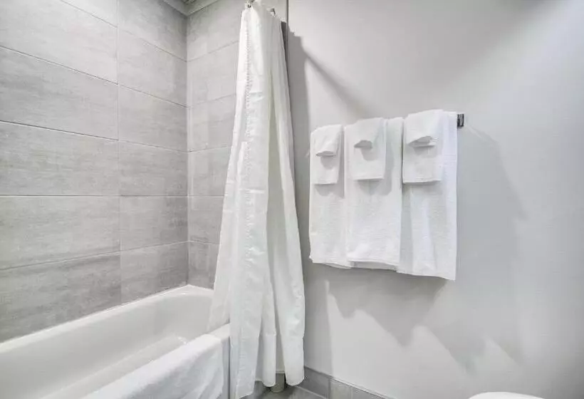 キングサイズベッドのスタンダードルーム, Hôtel Marineau Shawinigan