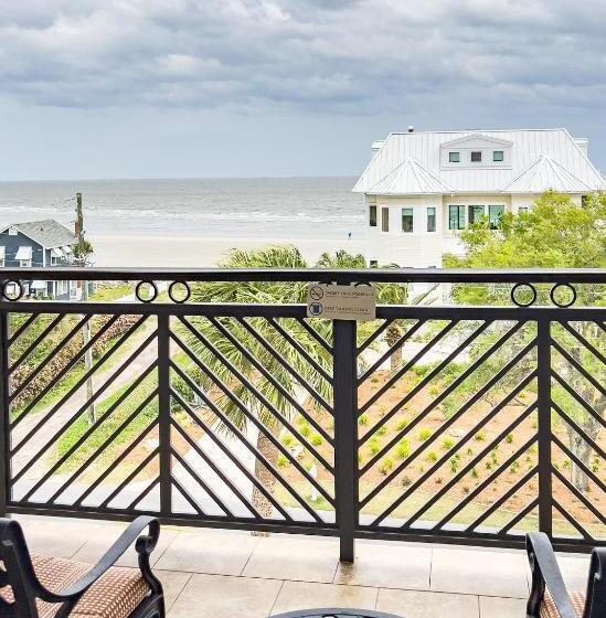 מיטת קינג בסוויטה, Sea Gate Inn By Sea Palms Resort