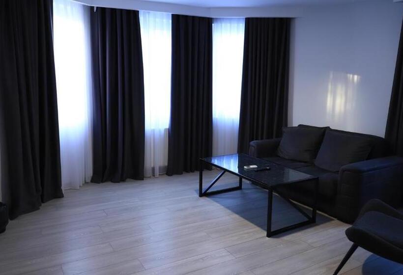 سوییت لوکس, Aventus