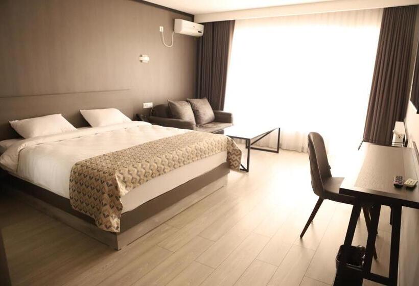 سوییت اجرایی, Aventus