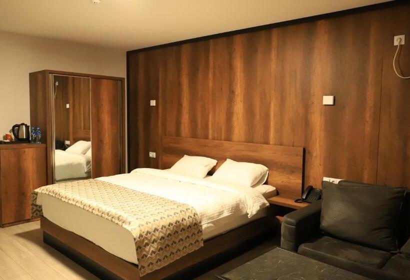 سوییت اجرایی, Aventus