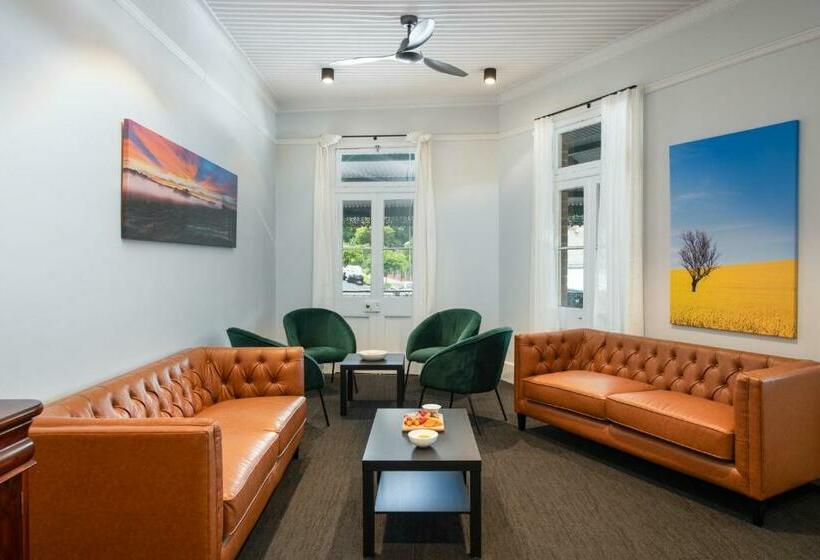 اتاق استاندارد یک نفره, Grand Western Lodge