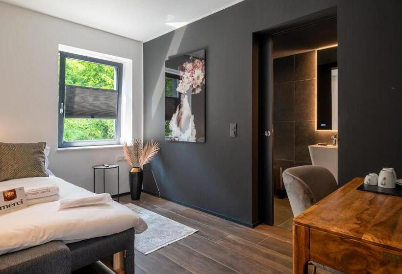 سوییت, Sellmann´s Boutique