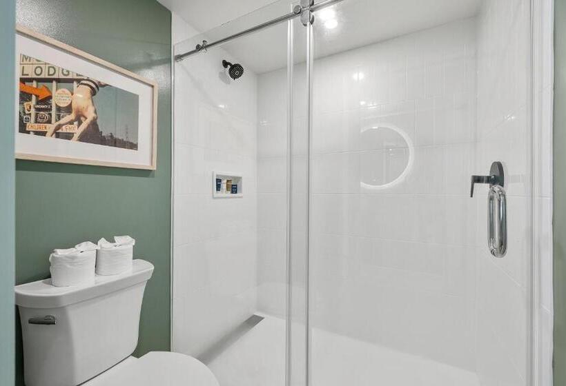 キングサイズベッドのスイートルーム, The Starlight Motor Inn