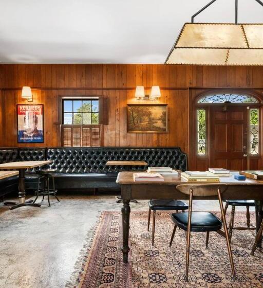 身障者適用キングサイズベッドルーム, The Starlight Motor Inn