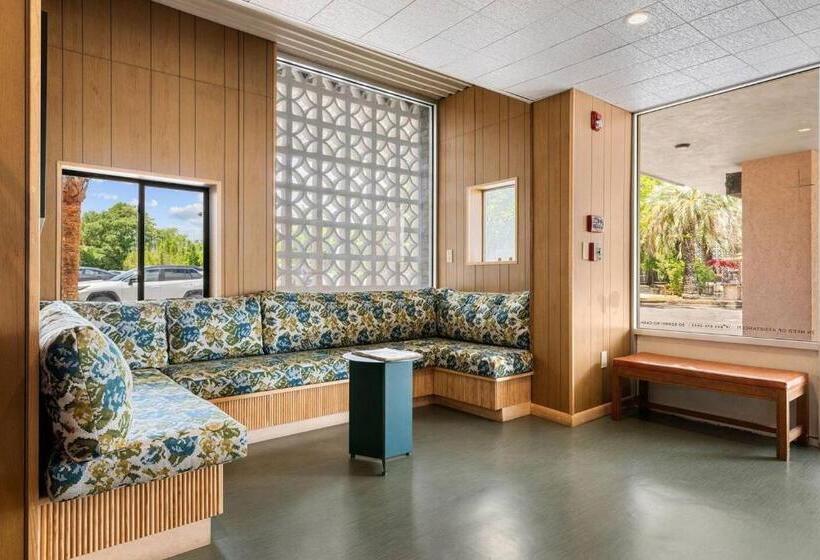 スタンダードルーム, The Starlight Motor Inn