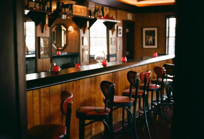 スタンダード4人部屋, The Starlight Motor Inn