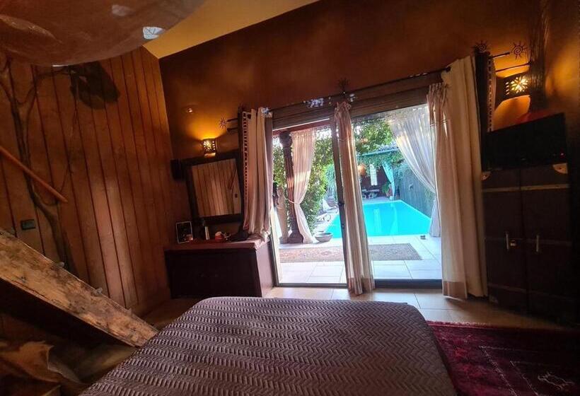 غرفة قياسية مطلّة علي حمام السباحة, Suite Côte Sud Ardeche