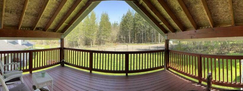 Номер Стандарт, The Loft At The Nisqually Highland Ranch
