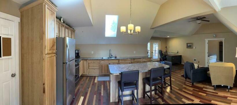 Номер Стандарт, The Loft At The Nisqually Highland Ranch