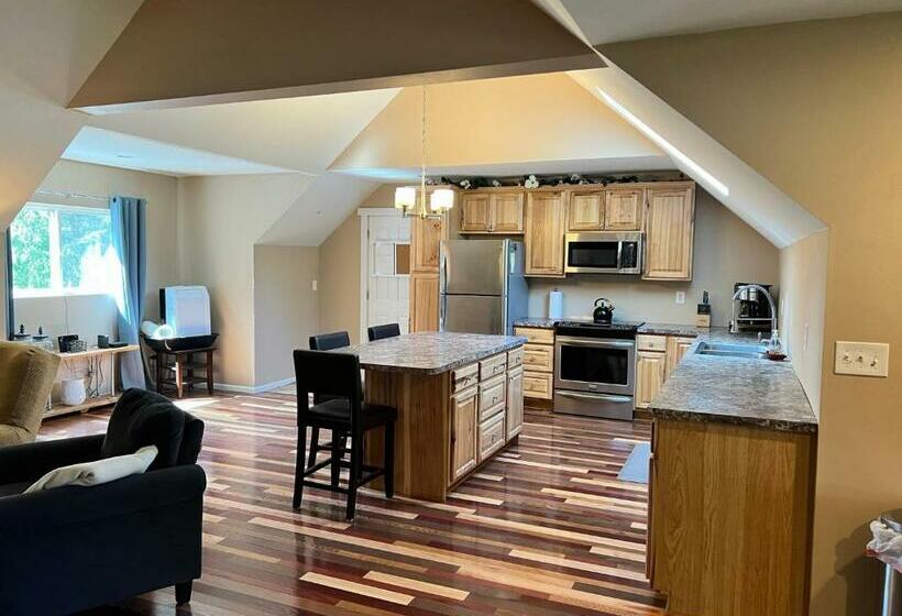 Номер Стандарт, The Loft At The Nisqually Highland Ranch