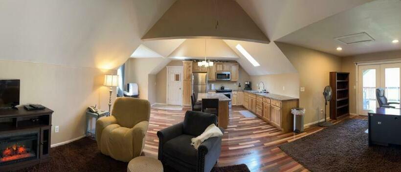 Номер Стандарт, The Loft At The Nisqually Highland Ranch
