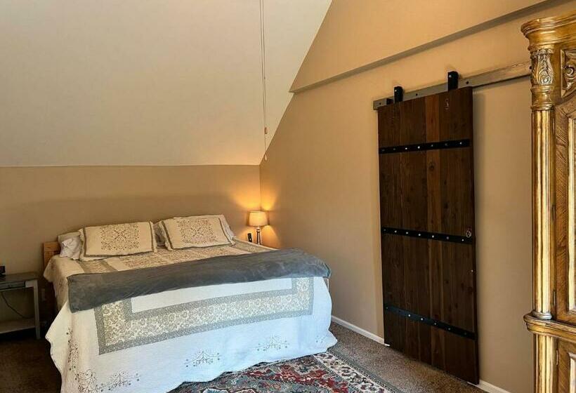 Номер Стандарт, The Loft At The Nisqually Highland Ranch