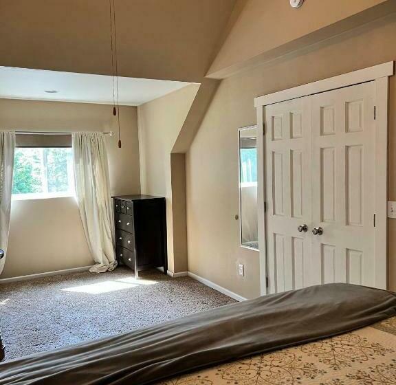 Номер Стандарт, The Loft At The Nisqually Highland Ranch