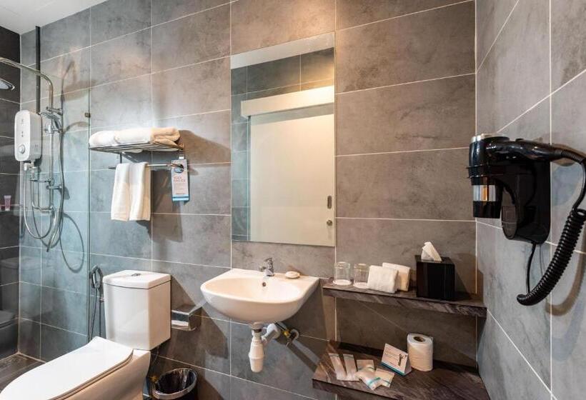 ファミリーステューディオ, The Signature Serviced Suites Puchong