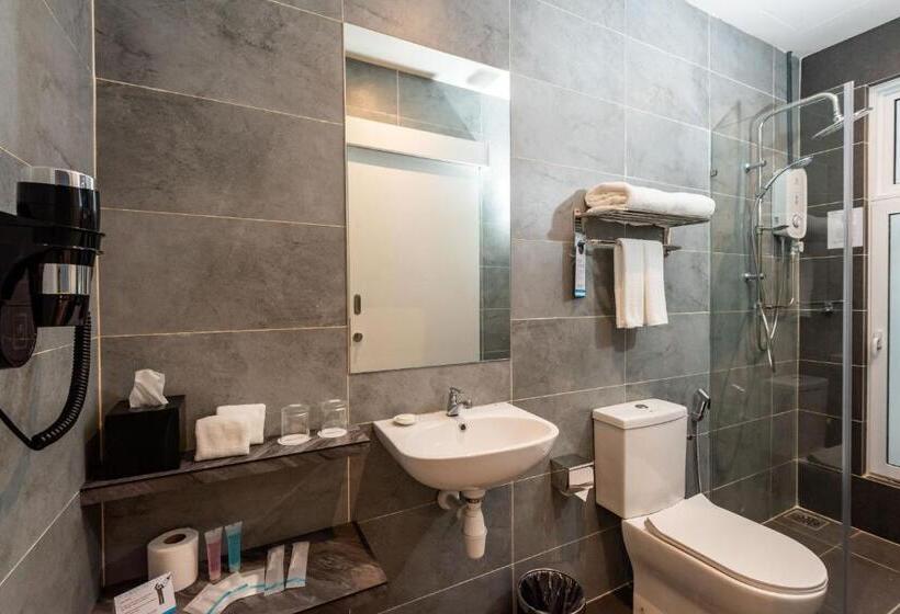 ファミリーステューディオ, The Signature Serviced Suites Puchong