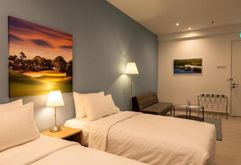 ファミリーステューディオ, The Signature Serviced Suites Puchong