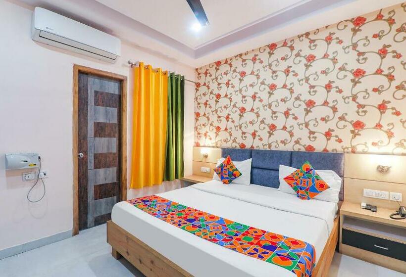 デラックスルーム, Treebo Shakuntalam, Near Lucknow Airport