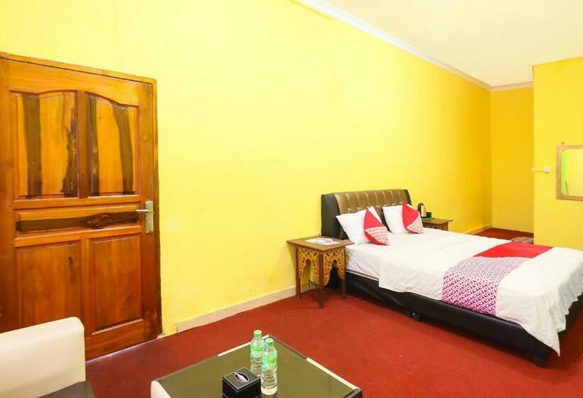 Номер Deluxe Кровать Кинг, Oyo 91839 Penginapan Sulthan Penyengat Syariah