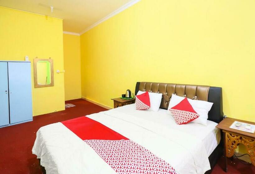Номер Deluxe Кровать Кинг, Oyo 91839 Penginapan Sulthan Penyengat Syariah