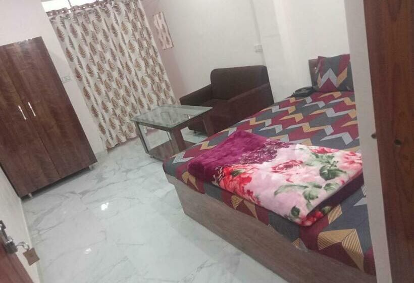 חדר קלאסי לשלושה, Spot On Abhilasha Palace