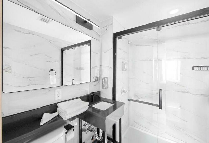 标准间, Tremont Bronx Yankee Stadium