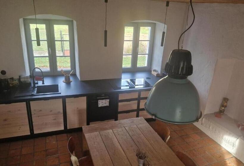 침실 2개 주택, Ořechový Dvůr