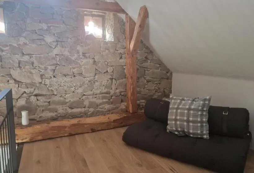 ２ベッドルームハウス, Ořechový Dvůr