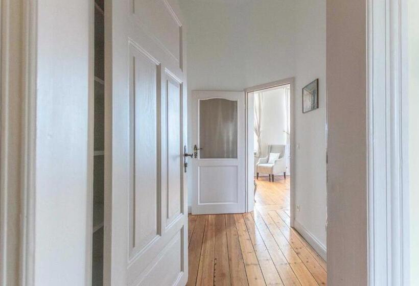 דירת חדר, Schlosshotel Gross Koethel