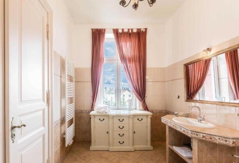 Номер Стандарт Трехместный, Schlosshotel Gross Koethel