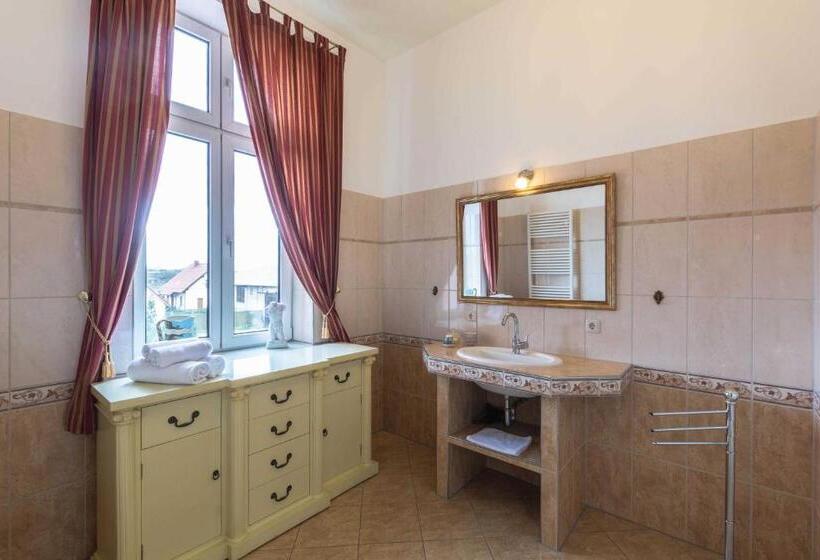 חדר סטנדרט לשלושה, Schlosshotel Gross Koethel