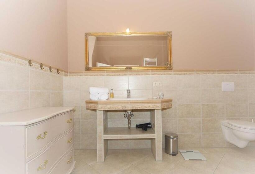 חדר קומפורט לשלושה, Schlosshotel Gross Koethel