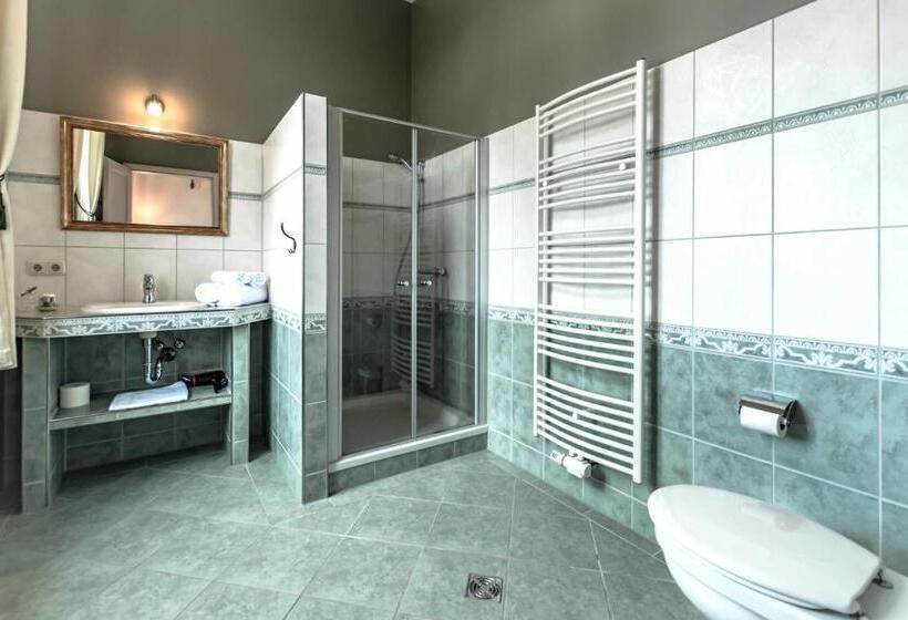 Номер Стандарт, Schlosshotel Gross Koethel