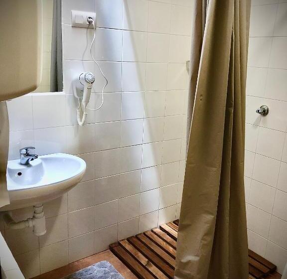 标准单人间共用浴室, Albergue Fillobal