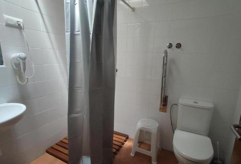 带共用浴室的标准房间, Albergue Fillobal